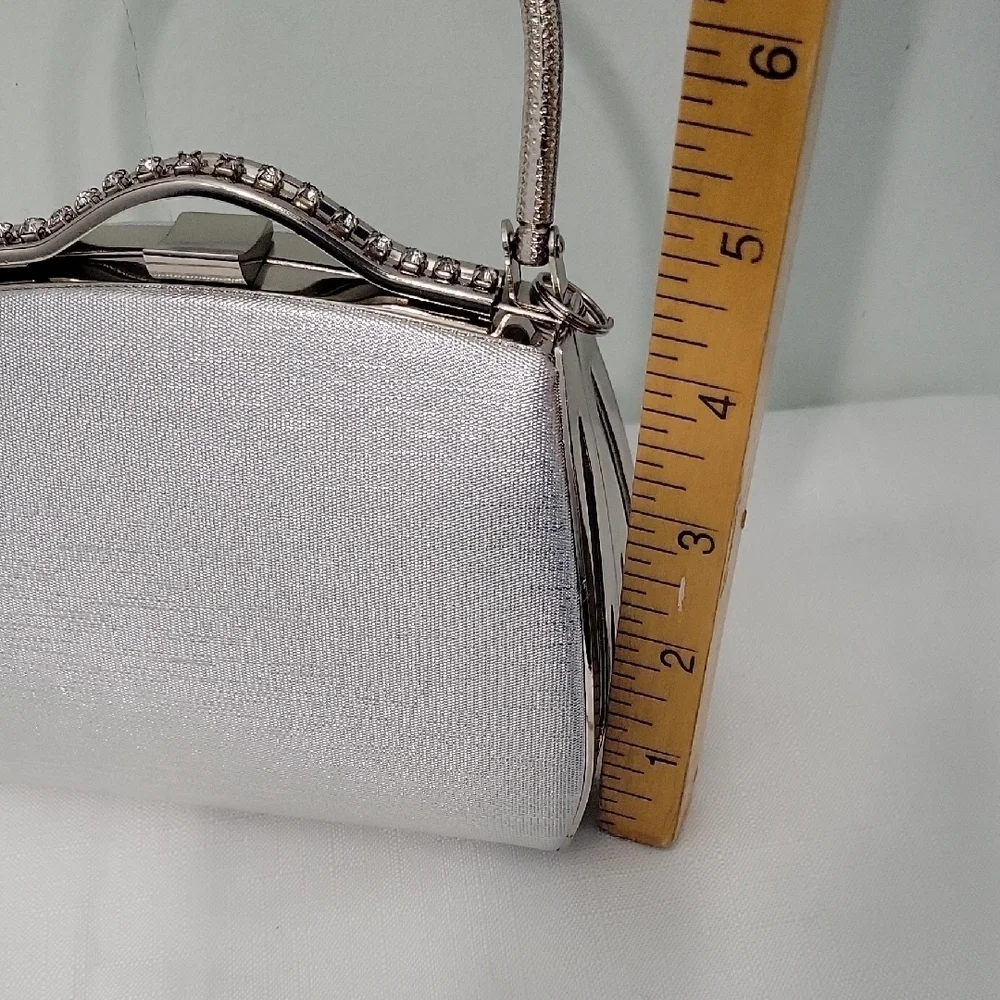 unbranded this elegant